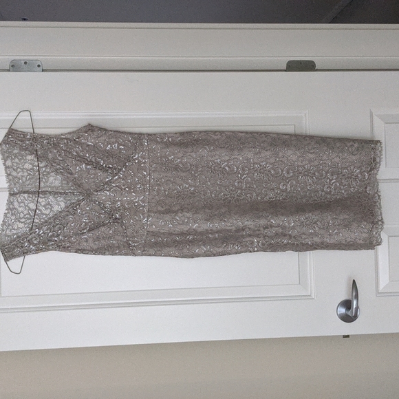 BCBG EUC silver lace dress size 6 - Picture 7 of 7